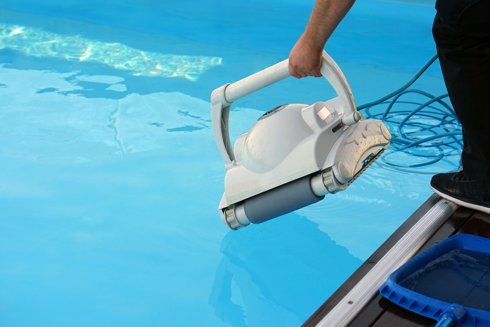 outils pour nettoyage bassin piscine