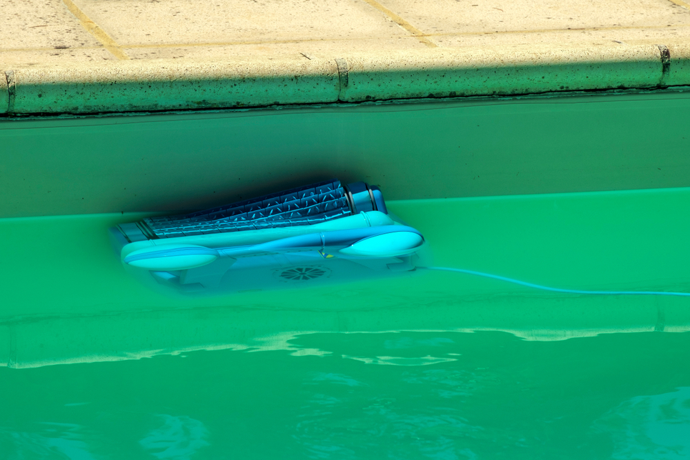nettoyage des parois d'une piscine