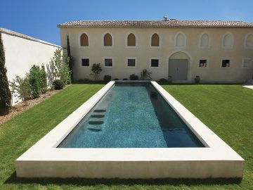 piscine semi enterrée béton