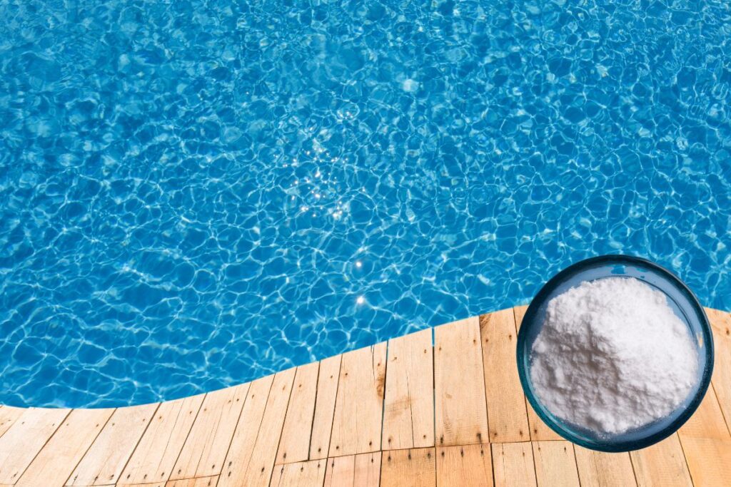 Cristaux de soude anhydres dans piscine