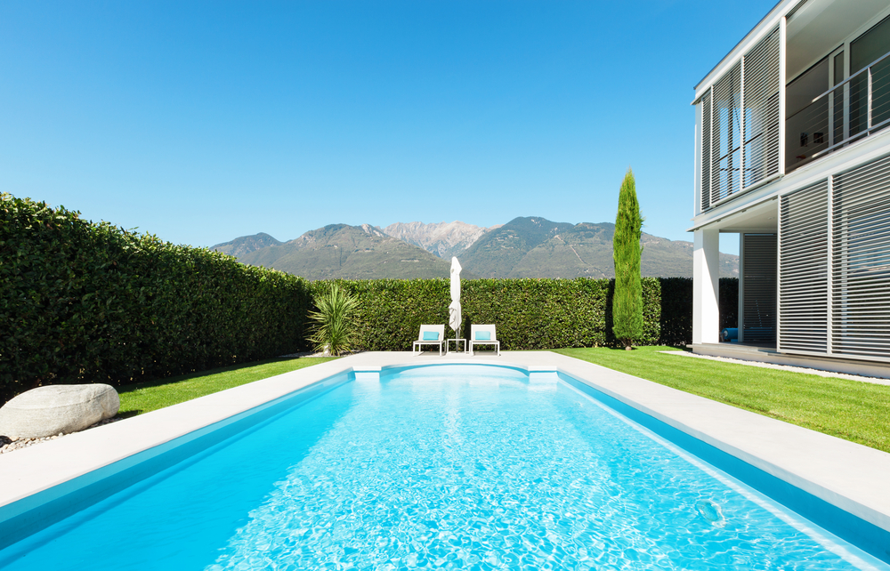 Pourquoi la piscine coque est un excellent choix pour votre jardin ...